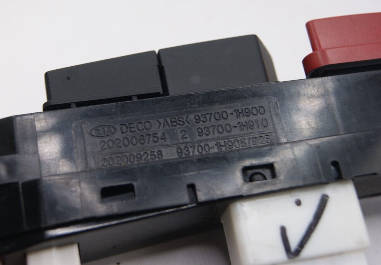 KIA CEED MK1 HAZARD LIGHT CONTROL SWITCH PANEL 93700-1H900 - Glasgow Car Parts Store