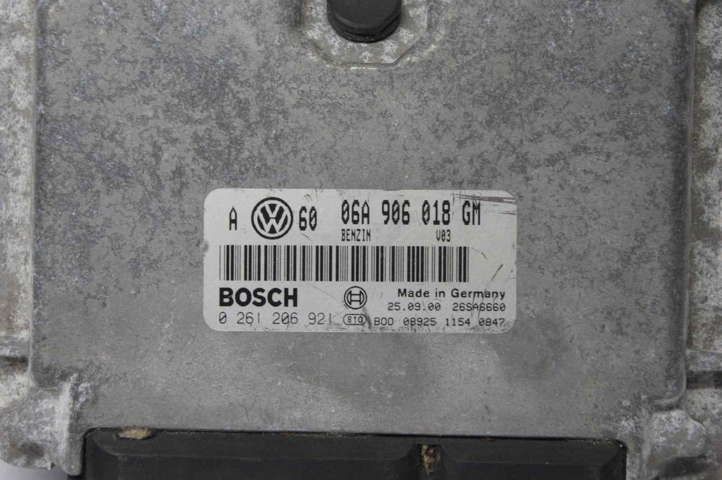 0261206921 VW Golf 2.0 Engine Control Unit ECU 06A906018 GM