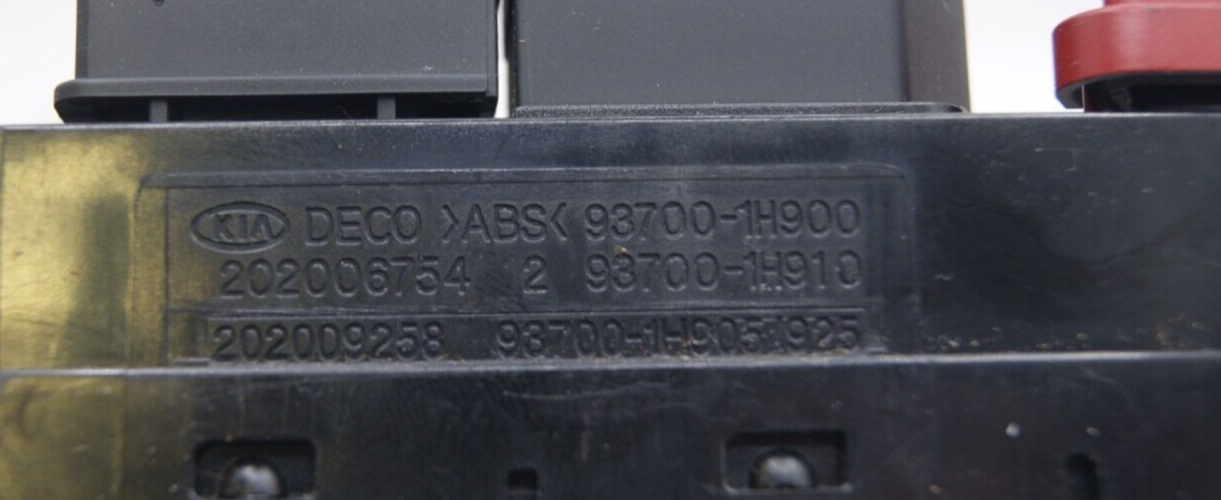 KIA CEED HAZARD LIGHT CONTROL SWITCH PANEL 93700-1H900 - Glasgow Car Parts Store