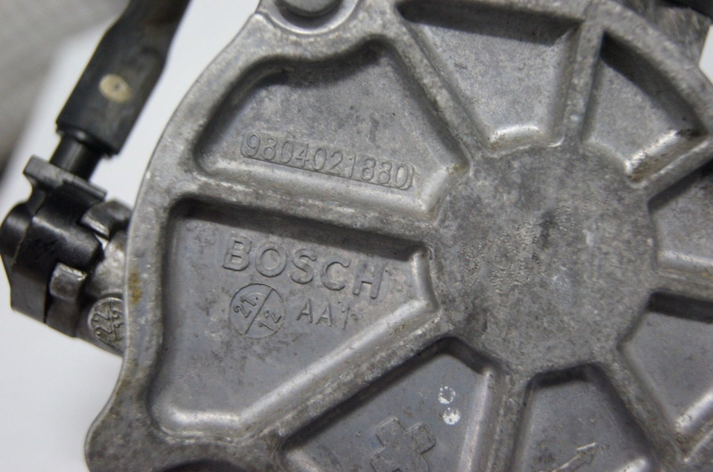 FORD FOCUS BOSCH  VACUUM PUMP 9804021880 2010-2015 - Glasgow Car Parts Store