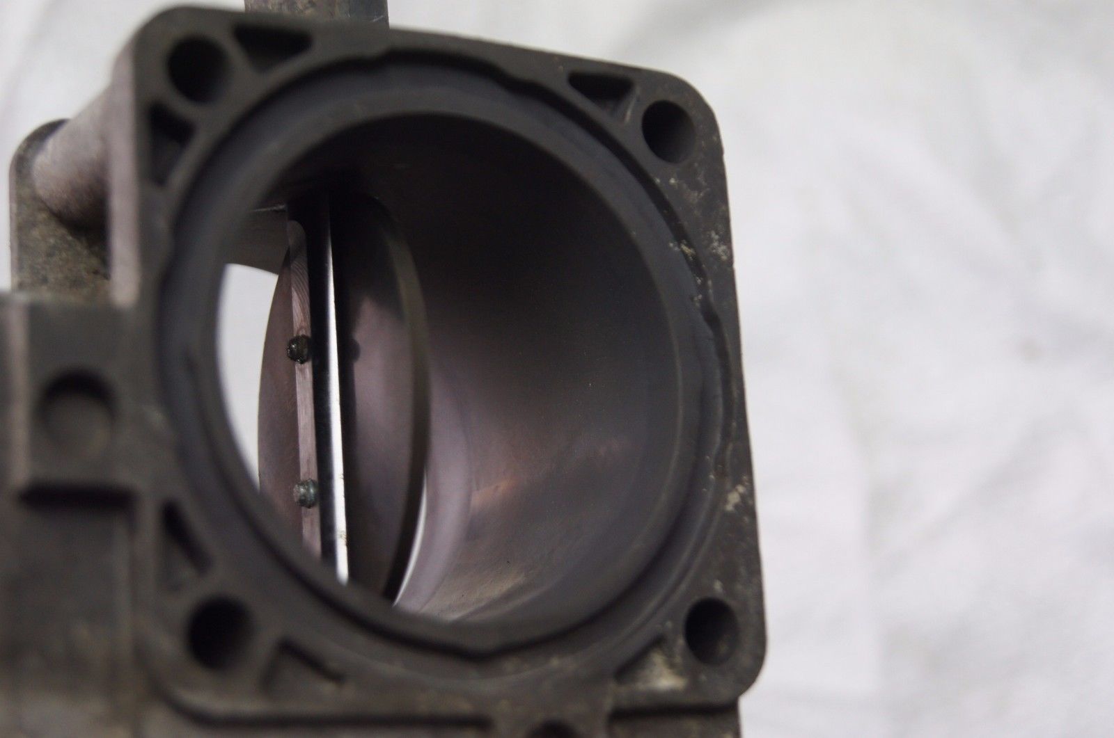 VW  THROTTLE BODY 038128063C - Glasgow Car Parts Store