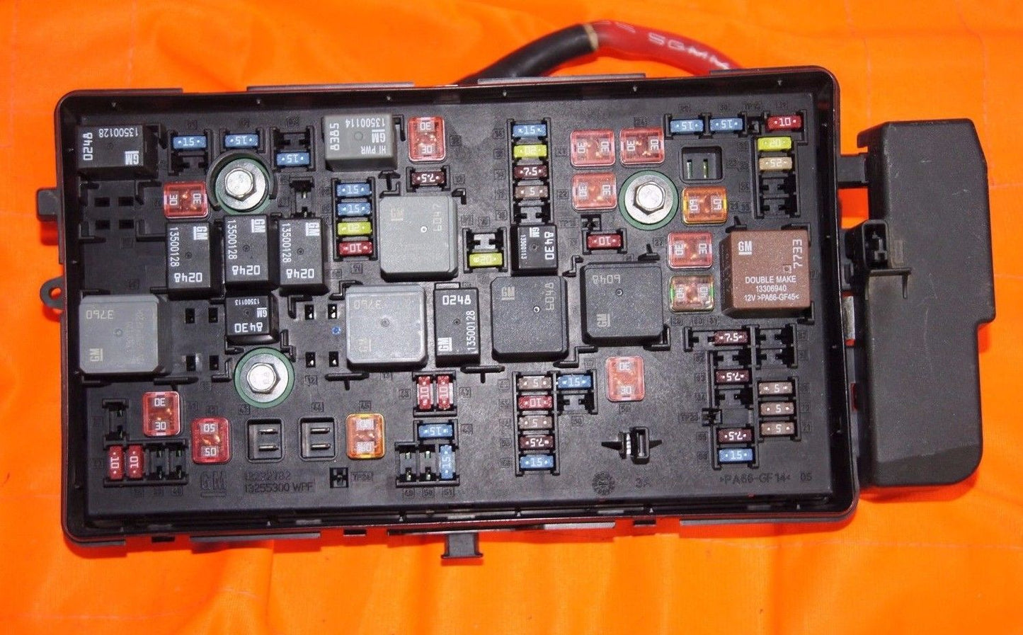 VAUXHALL INSIGNIA UNDER BONNET FUSE BOX 529050199 - Glasgow Car Parts Store