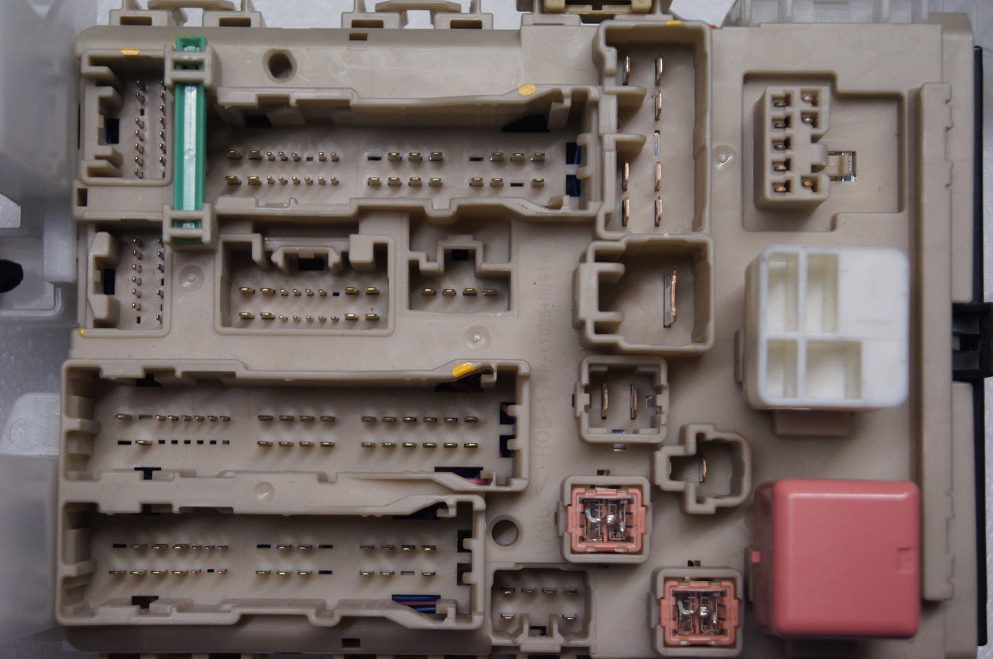 TOYOTA VERSO FUSE BOX 82730-0fa10 4966-16l07 - Glasgow Car Parts Store