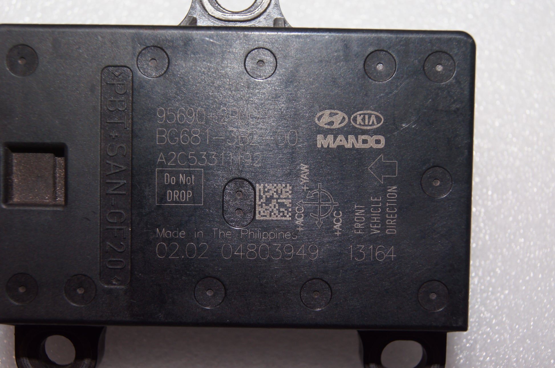 Hyundai  KIA Sorento 2 Yaw Rate ESP Sensor 95690-2P000 - Glasgow Car Parts Store