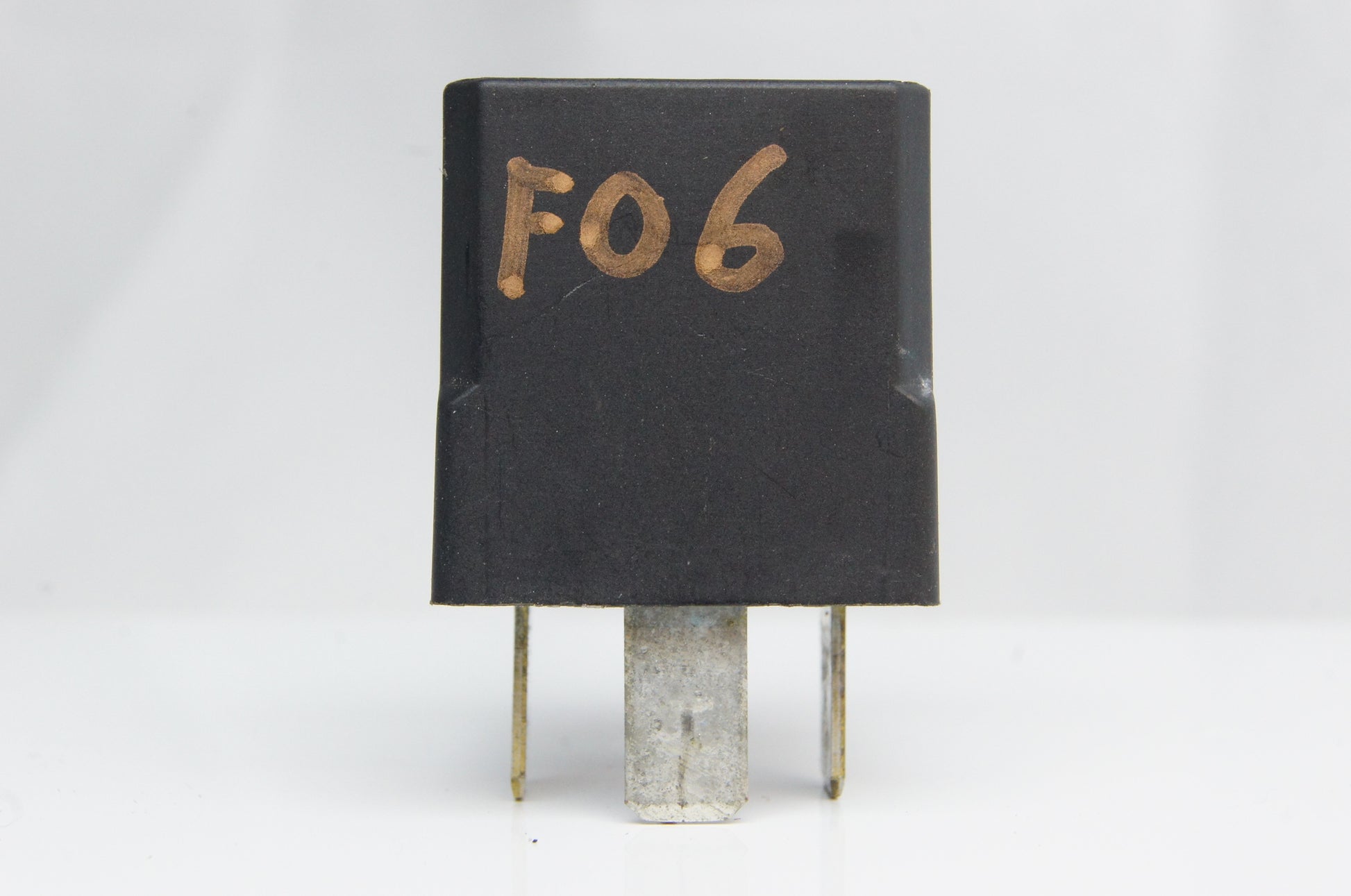 Ford Transit  FoMoCo 4-Pin Black Relay 6G9T-14B192-CA 40A 4R00779110. - Glasgow Car Parts Store