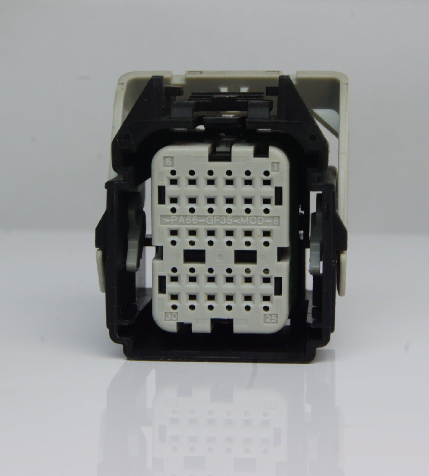 FORD TRANSIT  AIRBAG CONTROL MODULE PLUG  30 PINS. - Glasgow Car Parts Store