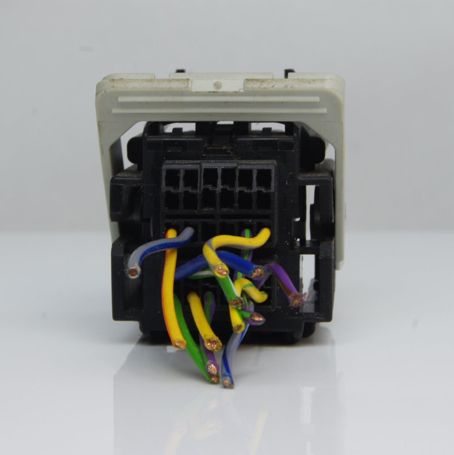 FORD TRANSIT  AIRBAG CONTROL MODULE PLUG  30 PINS. - Glasgow Car Parts Store