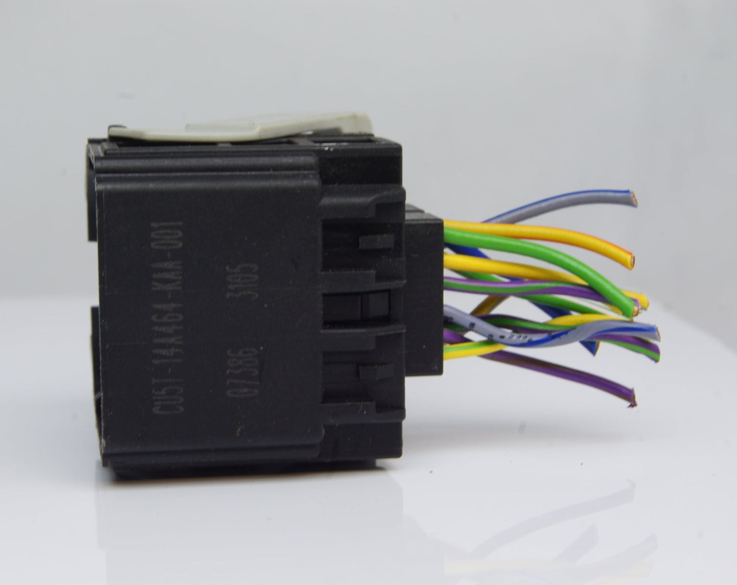 FORD TRANSIT  AIRBAG CONTROL MODULE PLUG  30 PINS. - Glasgow Car Parts Store