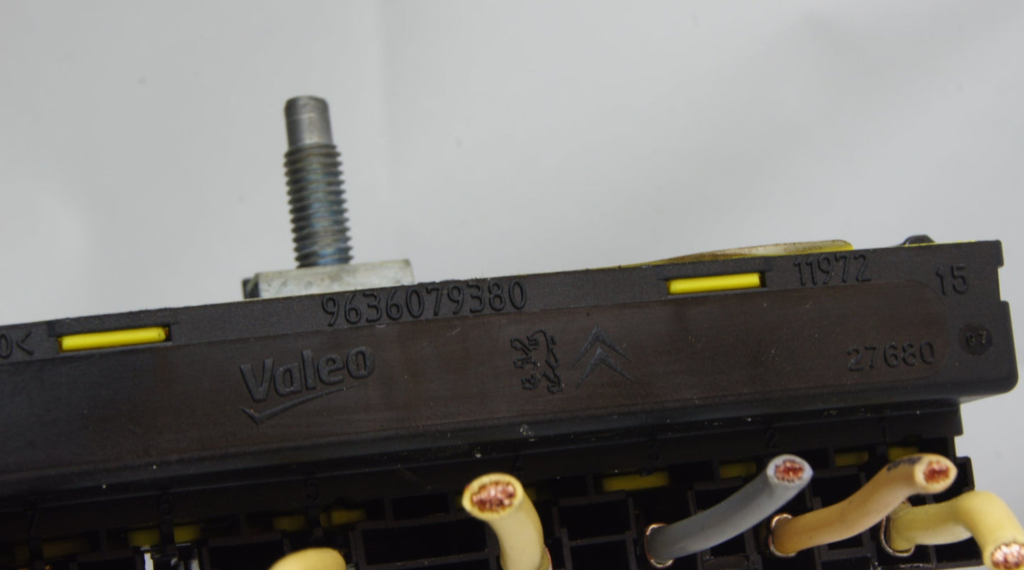 FUSE BOX PEUGOT CITROEN 9636079380 VALEO BSM 00 - Glasgow Car Parts Store