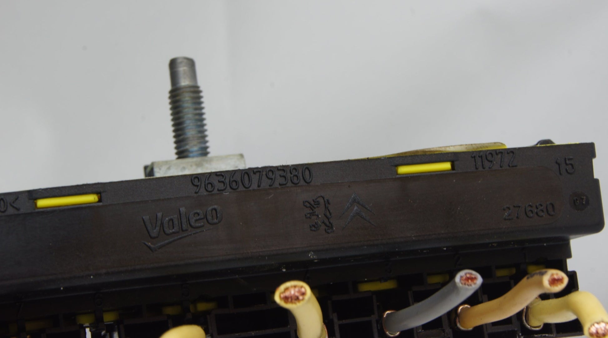 FUSE BOX PEUGOT CITROEN 9636079380 VALEO BSM 00 - Glasgow Car Parts Store