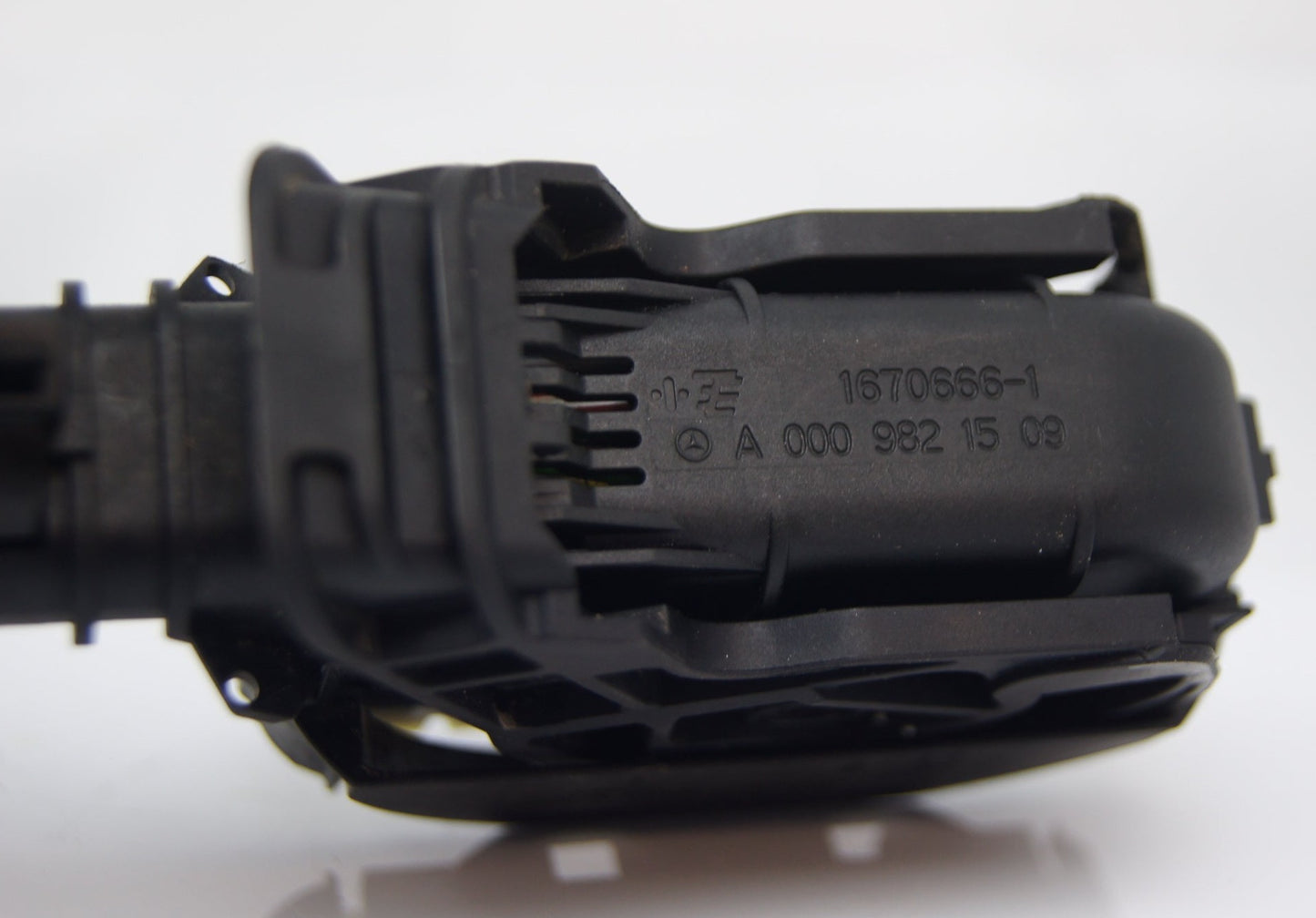 Mercedes Benz Connector Plug abs pump A2465453640 A0009821509. - Glasgow Car Parts Store