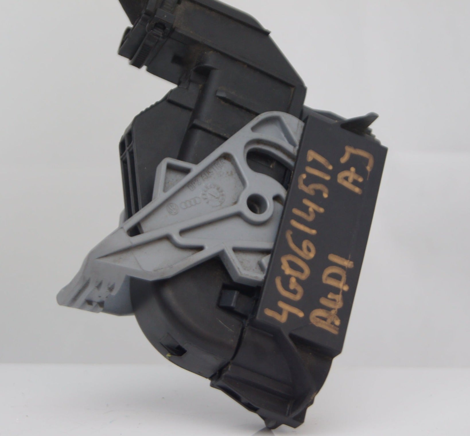 VW AUDI CONNECTOR PLUG ABS PUMP 4G0973038 DELPHI. - Glasgow Car Parts Store