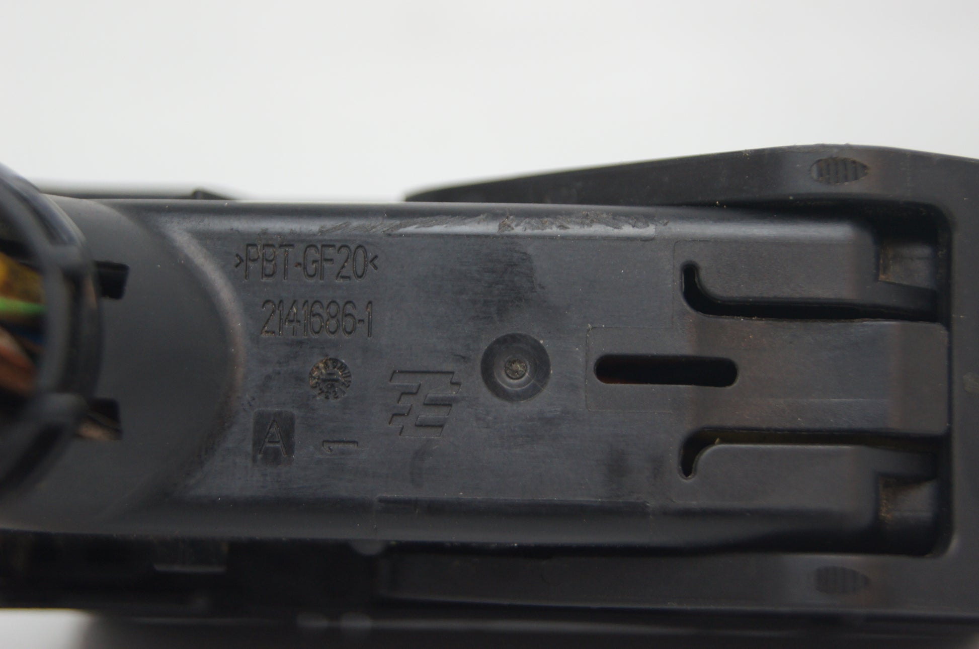PLUG 2141955-1 FORD FOCUS C-MAX ABS PUMP MODULATOR F1FC-2C405-AG - Glasgow Car Parts Store