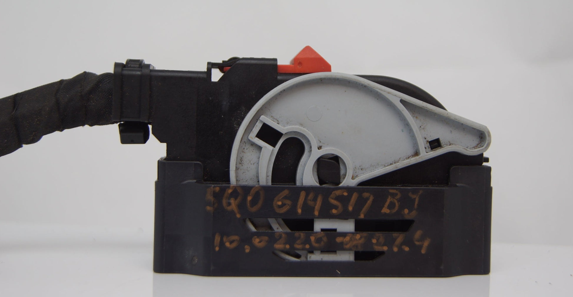 5Q0973046 2112826 Connector Plug  ABS PUMP VW . - Glasgow Car Parts Store
