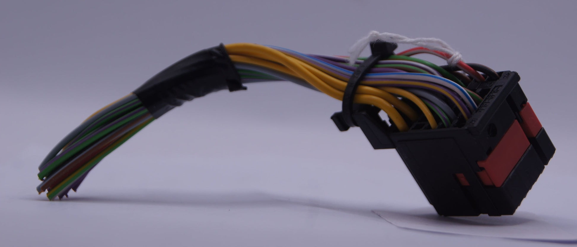 BLACK PLUG FOR BCM BODY CONTROL UNIT VAUXHALL ASTRA J 13586588 - Glasgow Car Parts Store