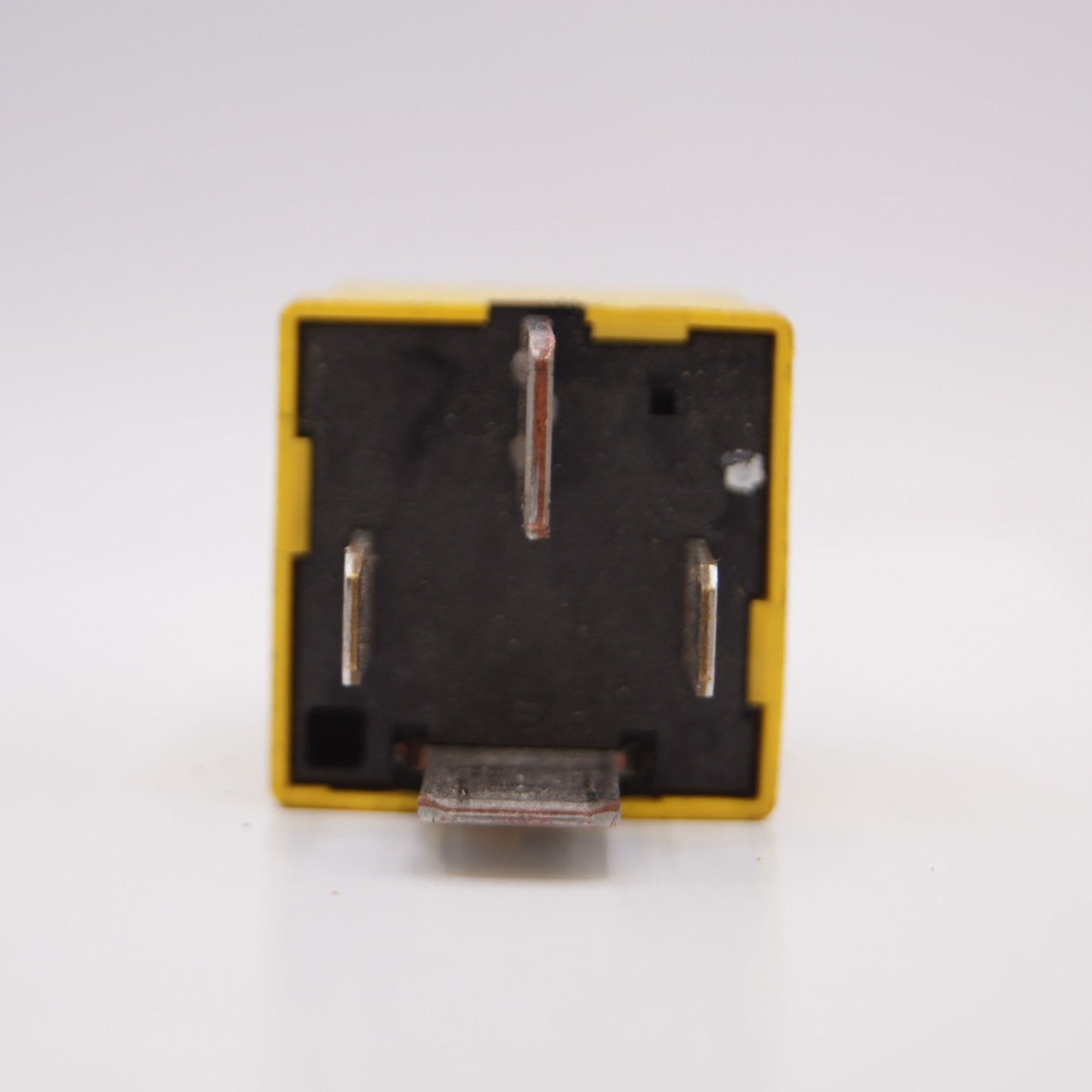 Vauxhall Opel 04-15 Multi-Use 4-Pin Yellow Relay 90226846 Hella 4RA007793-06 - Glasgow Car Parts Store