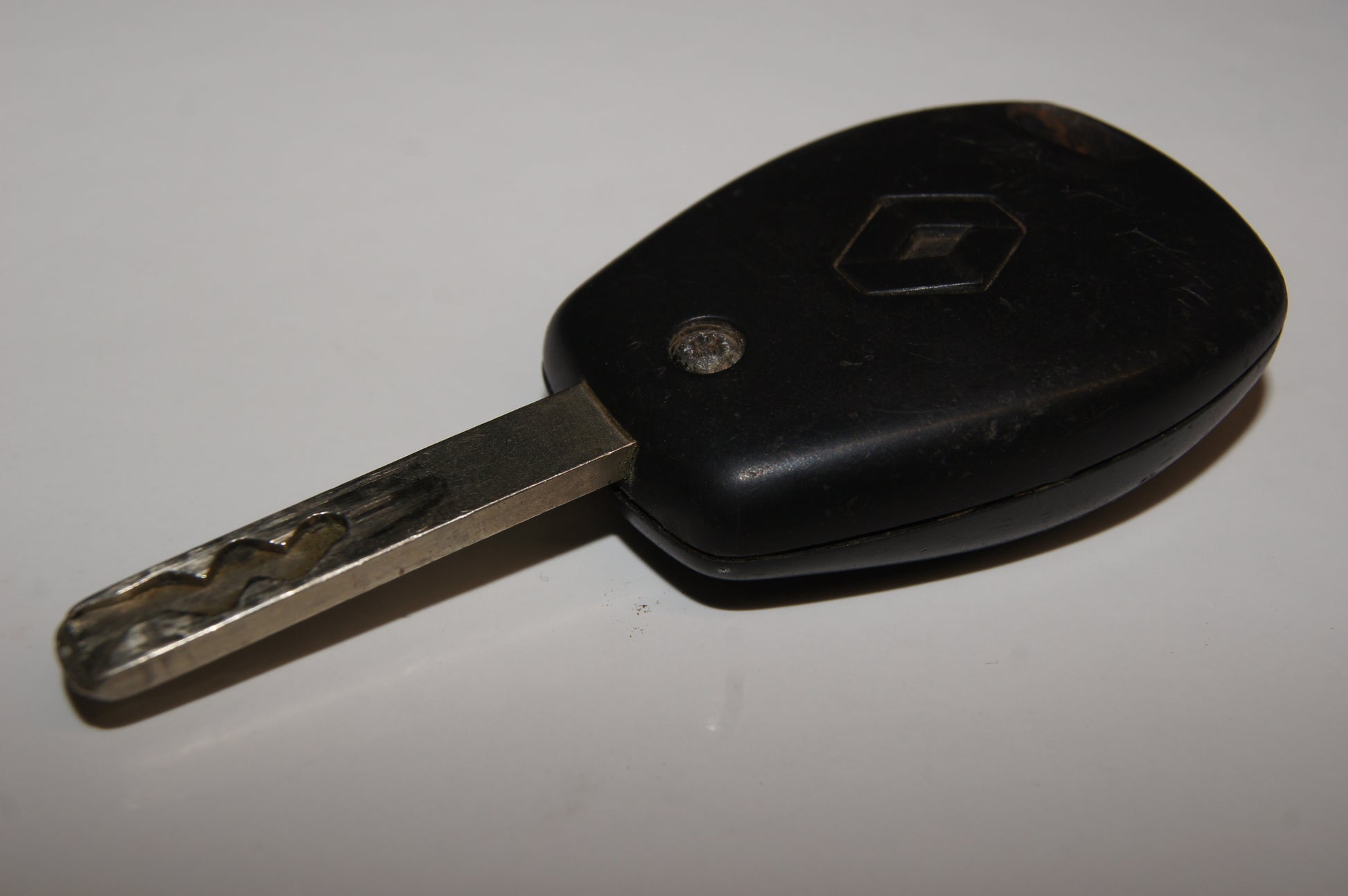 Renault remote key 3 buttons JCI 995-8C - Glasgow Car Parts Store