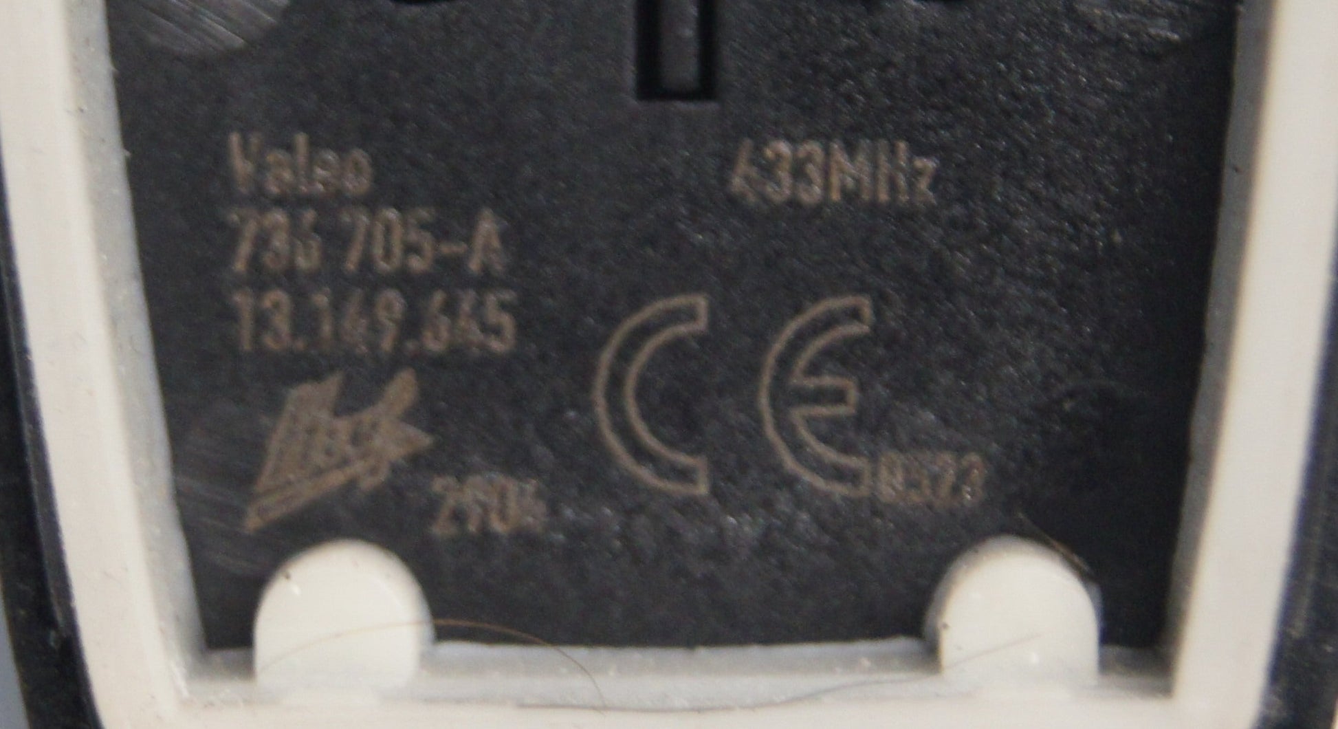 VAUXHALL 2 BUTTON REMOTE KEY FOB ASTRA CORSA MERIVA 736 705-A 13.149.645 Valeo - Glasgow Car Parts Store