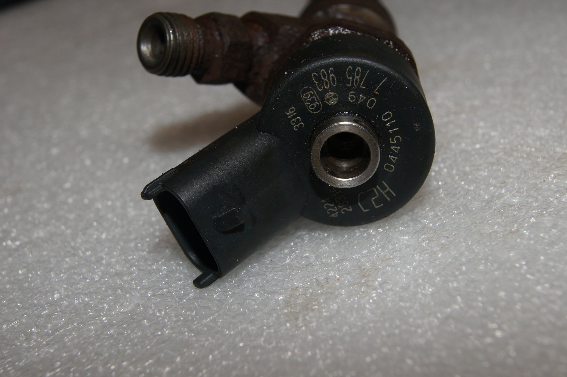 Land Rover Freelander TD4 fuel injector 7785983 0445110049 Bosch. - Glasgow Car Parts Store