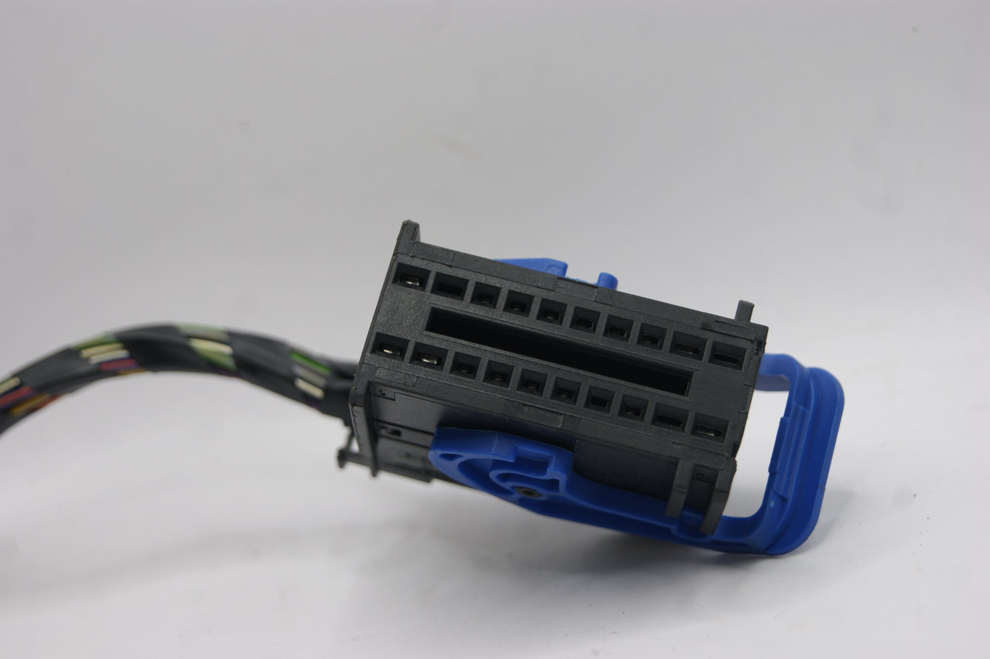 PLUG CONNECTOR zf20-2  BCM VAUXHALL MERIVA B BODY CONTROL MODULE LQ DELPHI - Glasgow Car Parts Store