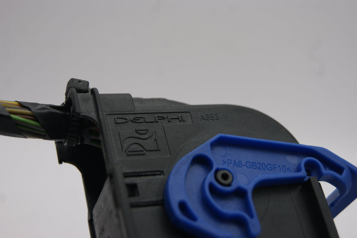 PLUG CONNECTOR zf20-2  BCM VAUXHALL MERIVA B BODY CONTROL MODULE LQ DELPHI - Glasgow Car Parts Store