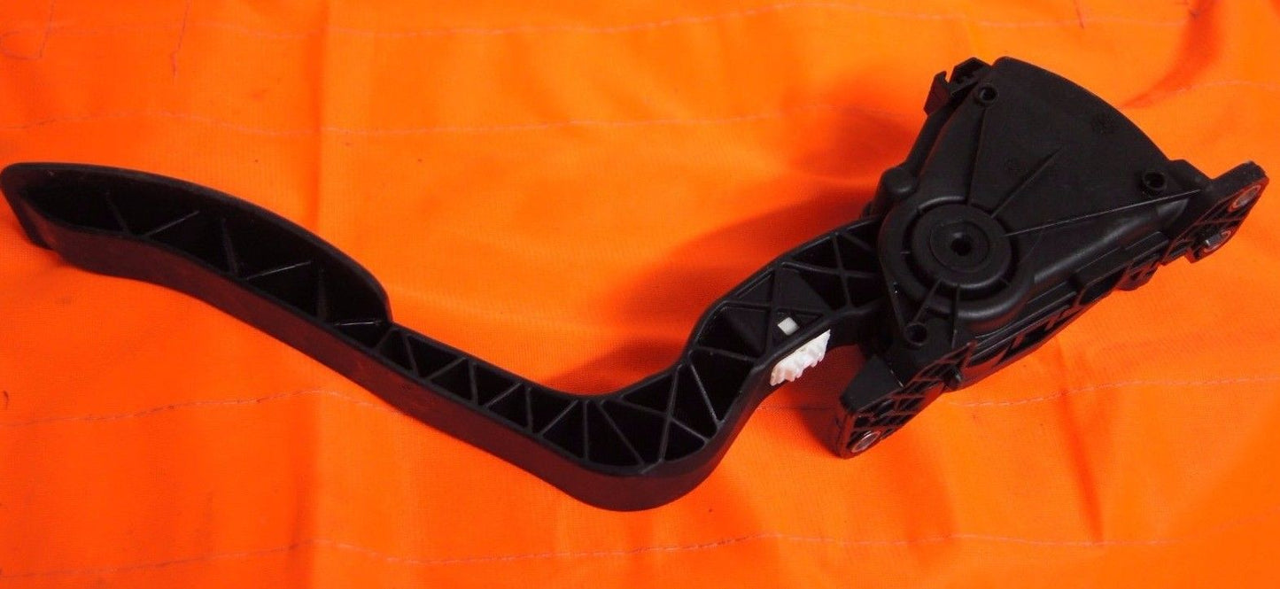 RENAULT / DACIA Throttle Accelerator Pedal 180106136R