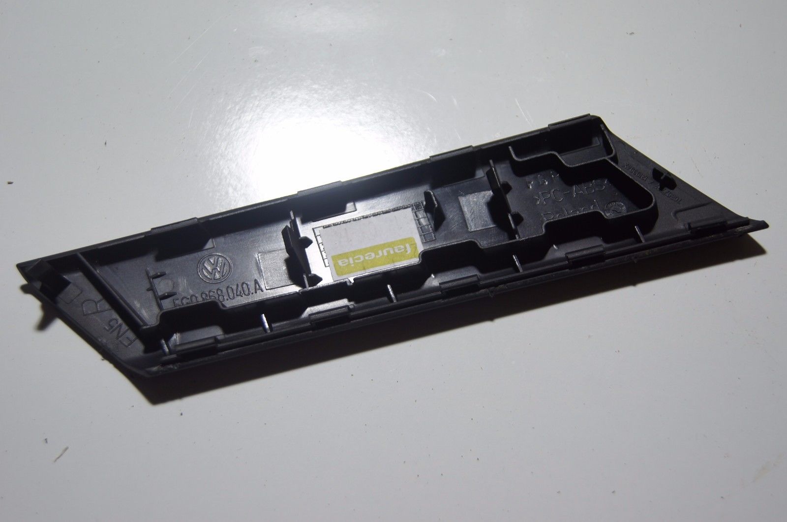 DOOR HANDLE COVER RIGHT VW GOLF VII 5G0868040A. - Glasgow Car Parts Store