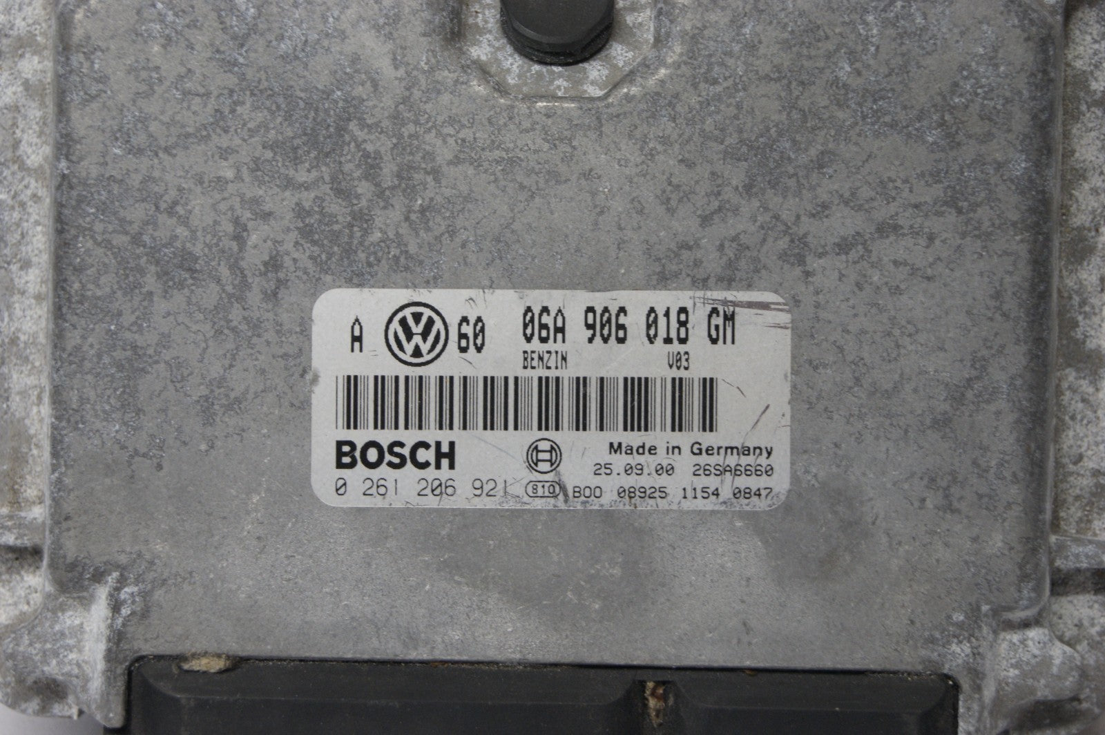 0261206921 VW Golf  2.0 Engine Control Unit ECU 06A906018 GM