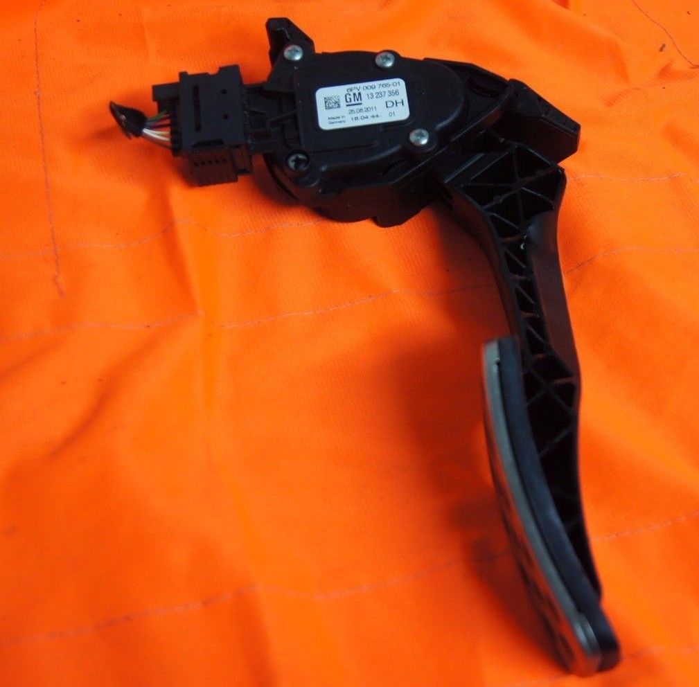 VAUXHALL INSIGNIA / ACCELERATOR THROTTLE PEDAL GM13237356