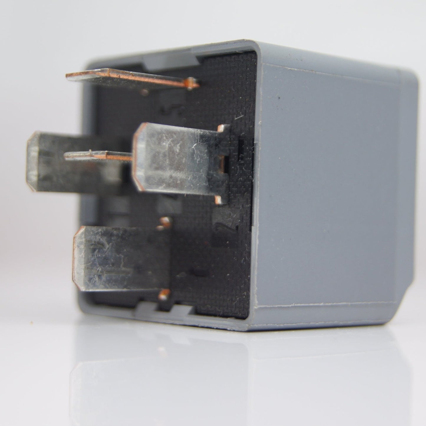 Renault Dacia Relay 40A  Grey 8200587119 V23136-A1-X63.TYCO RELAY.