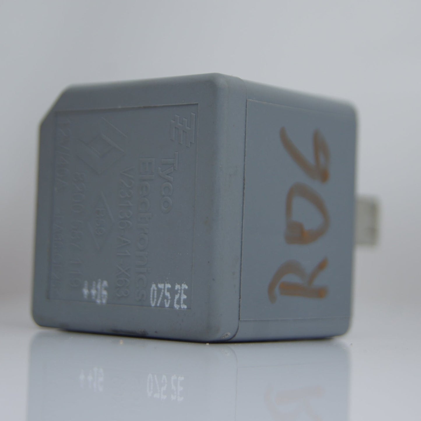 Renault Dacia Relay 40A  Grey 8200587119 V23136-A1-X63.TYCO RELAY.